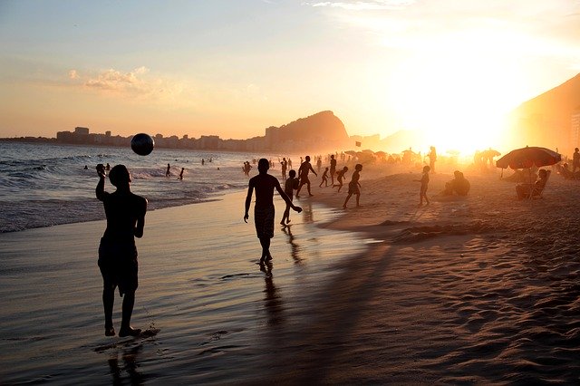 fotbalisté na pláži