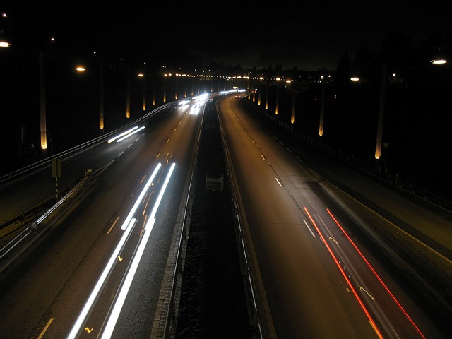 večerní dálniční provoz